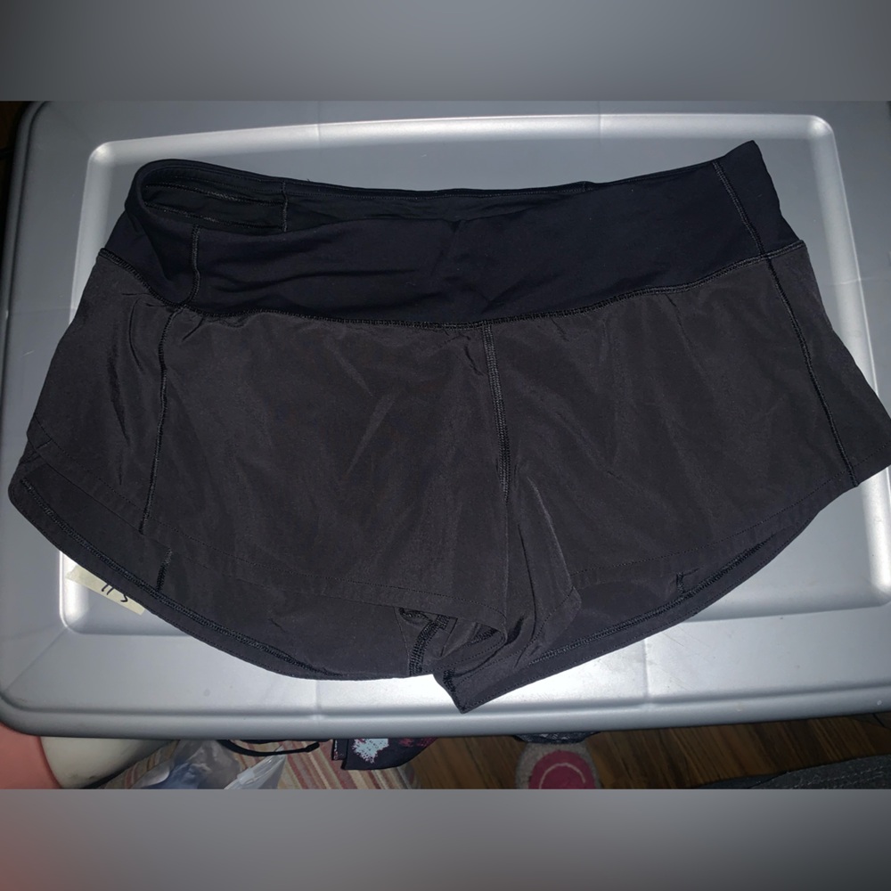 2 pairs Lululemon size 6 shorts great condition - Picture 4 of 6